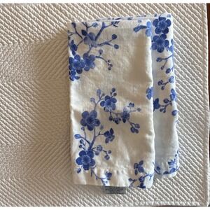Williams Sonoma Placemats 2 white‎ quilted and 2 cotton napkins floral